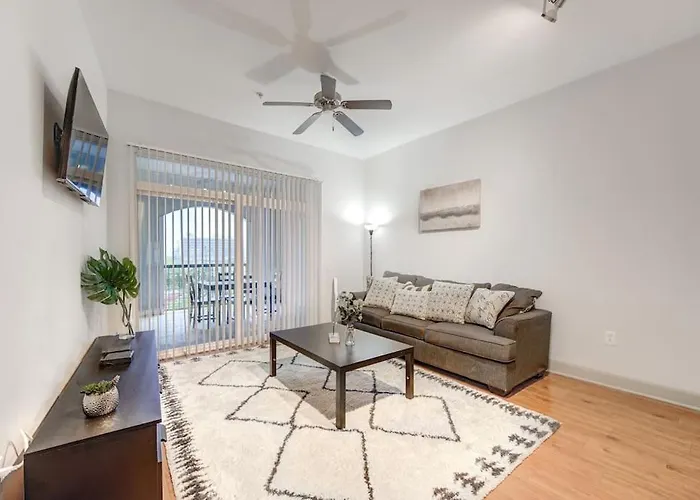 Chic 1Br Near Nrg With Pool Wifi Freeparking