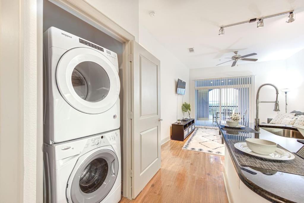 Chic 1br Near Nrg With Pool Wifi Freeparking Appartement *